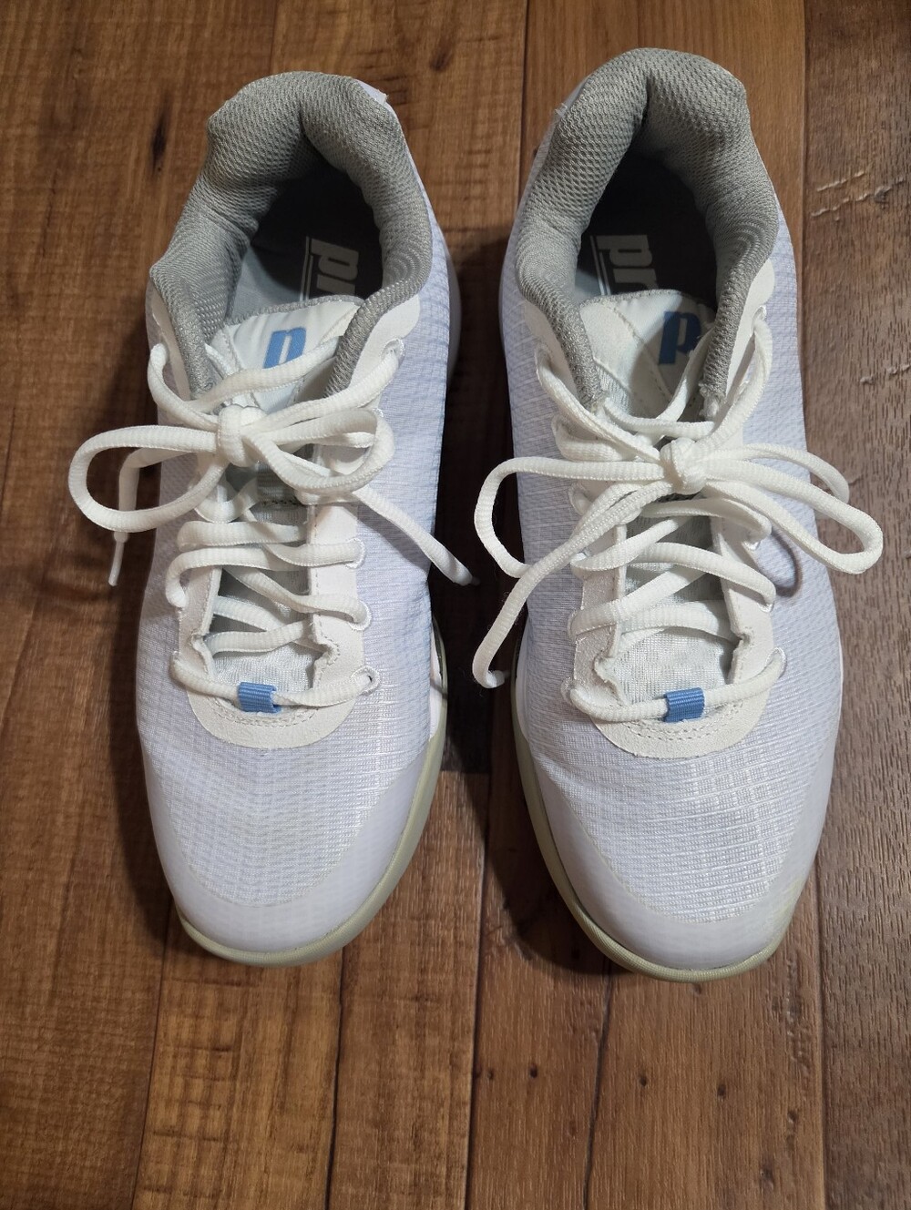 Prince T22.5 White Athletic Court Shoes with Gray Lining an Blue Accents. Sz 7.5